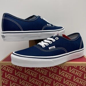 Vans Men’s Authentic (Angstrplng) Dress Blue/True White
VN000EE332D
Sneakers